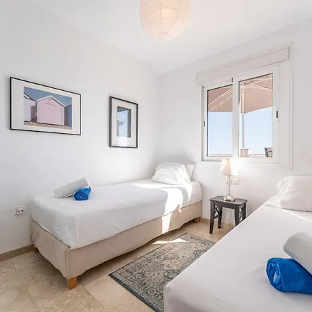 3 Bed With Panoramic Sea Views - Pass The Keys