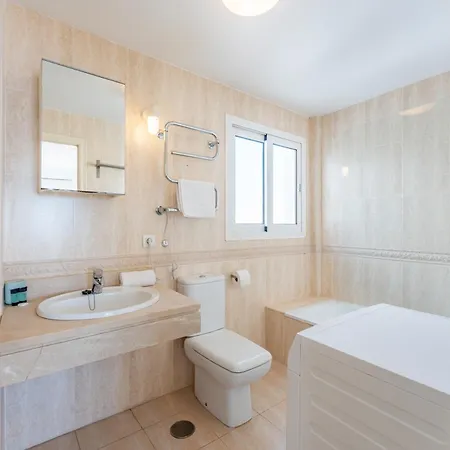 3 Bed With Panoramic Sea Views - Pass The Keys 아파트 푸엔히롤라