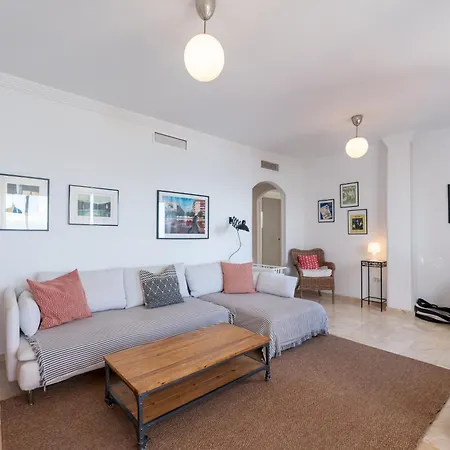3 Bed With Panoramic Sea Views - Pass The Keys *